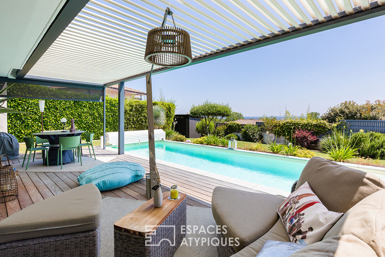 Contemporaine avec vue Pyrénées à Castelnau-d’Estrétefonds