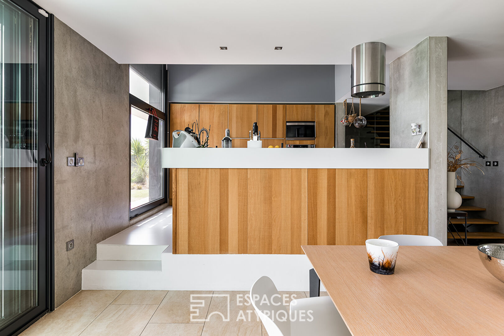 Contemporaine avec vue Pyrénées à Castelnau-d’Estrétefonds