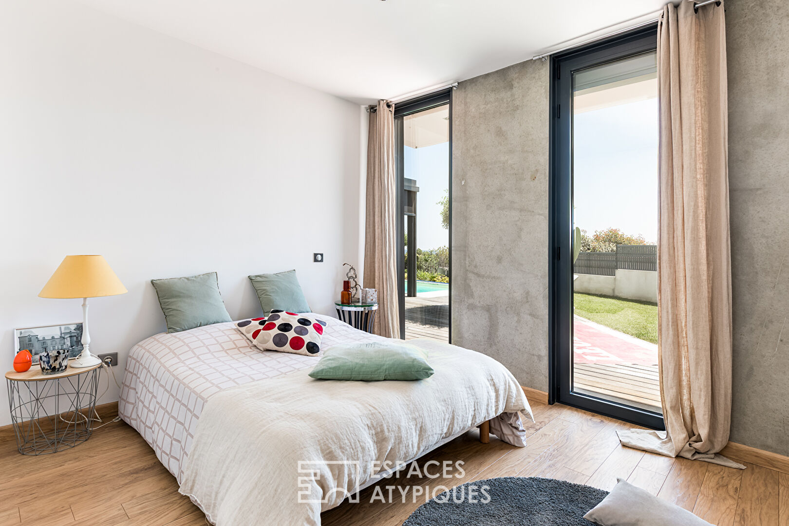 Contemporaine avec vue Pyrénées à Castelnau-d’Estrétefonds