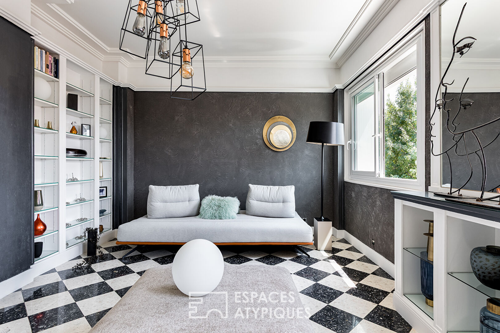 Maison atypique et ses volumes contemporains