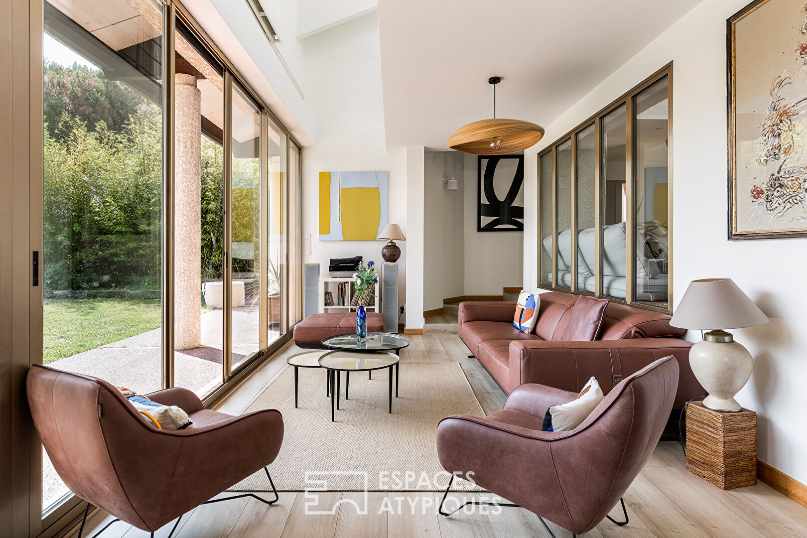 Elegant architect-designed house in a wooded park