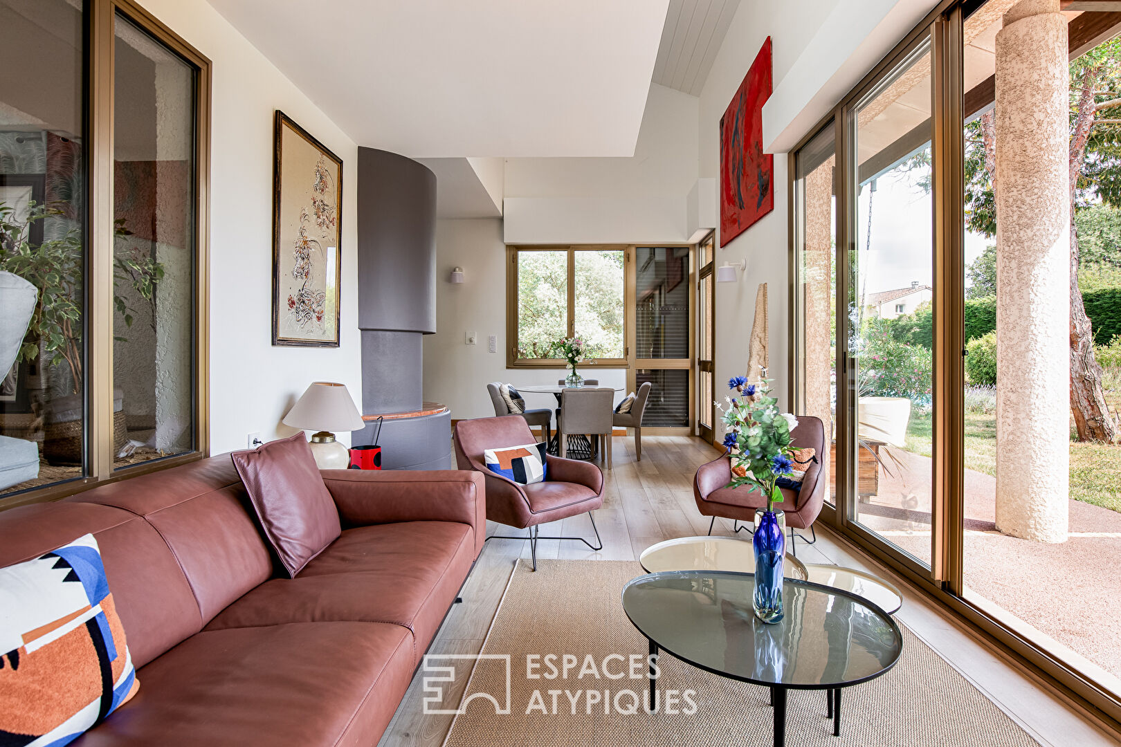 Elegant architect-designed house in a wooded park