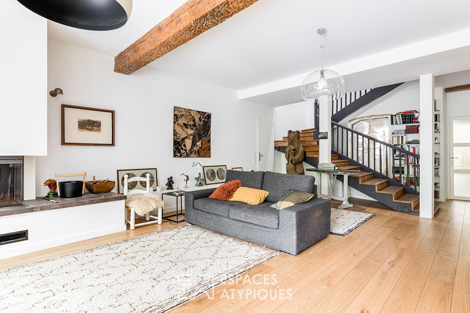 Town house and its contemporary extension with garden