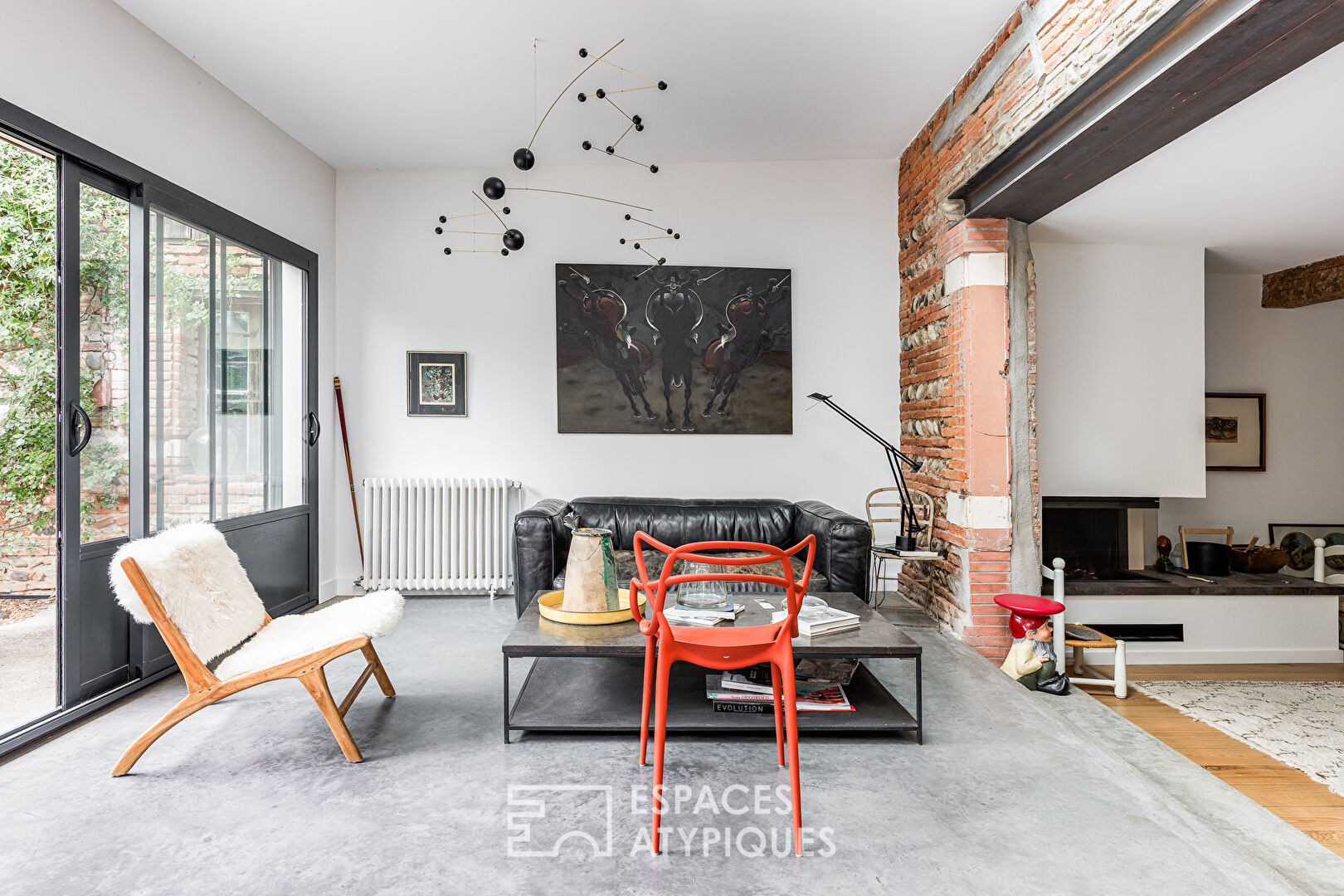 Town house and its contemporary extension with garden