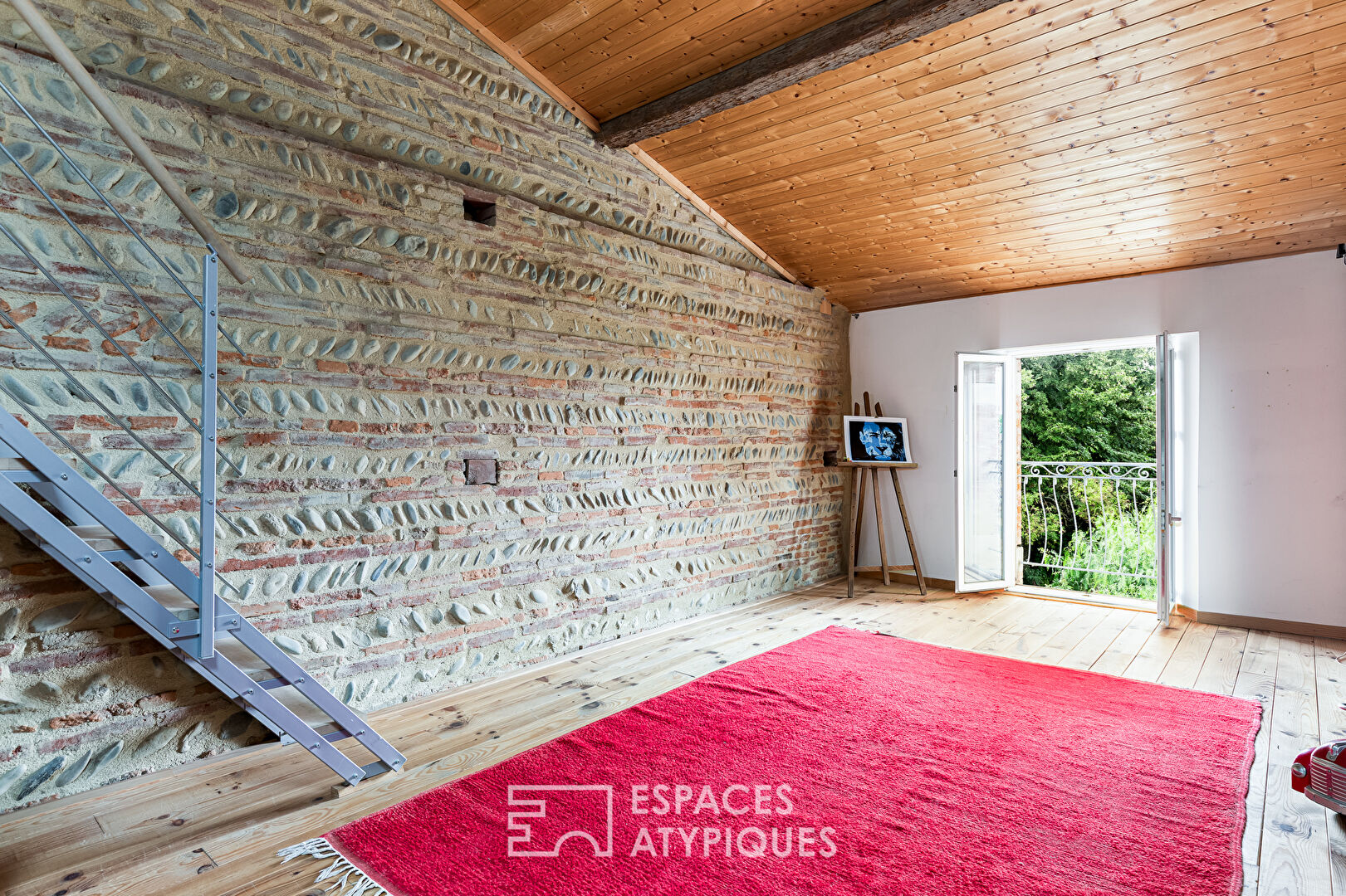 Town house and its contemporary extension with garden