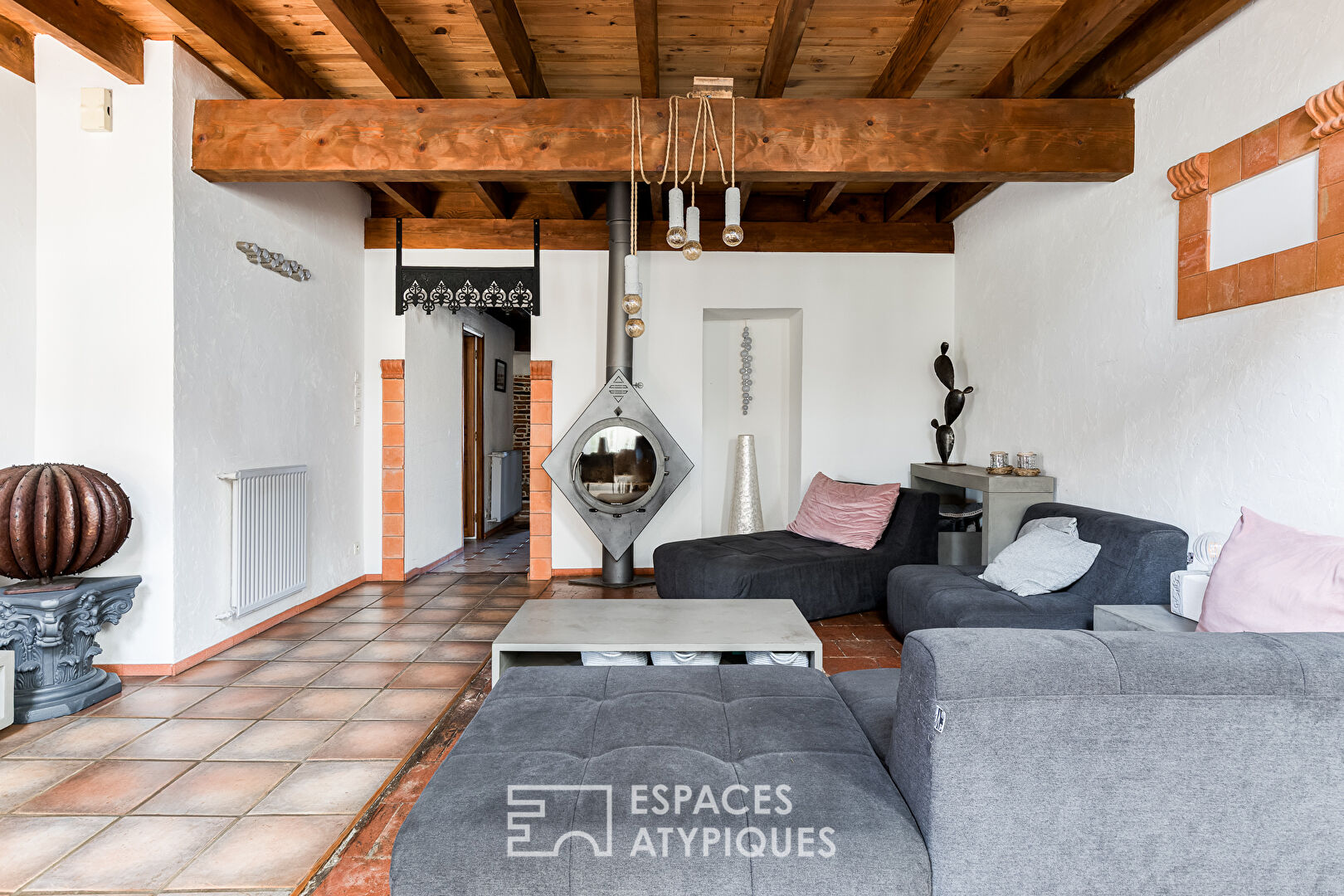 Charming townhouse with swimming pool and landscaped garden