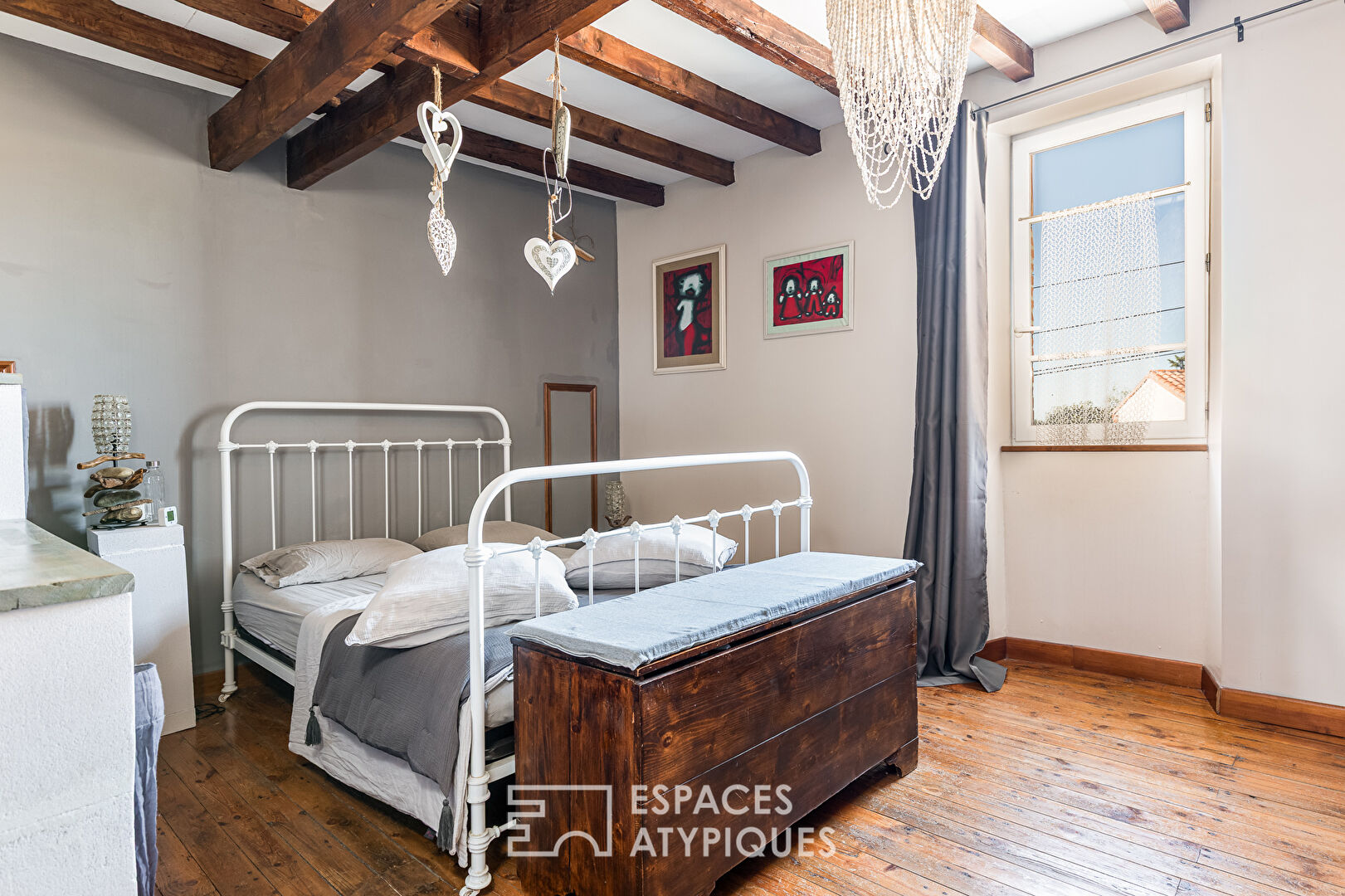 Charming townhouse with swimming pool and landscaped garden