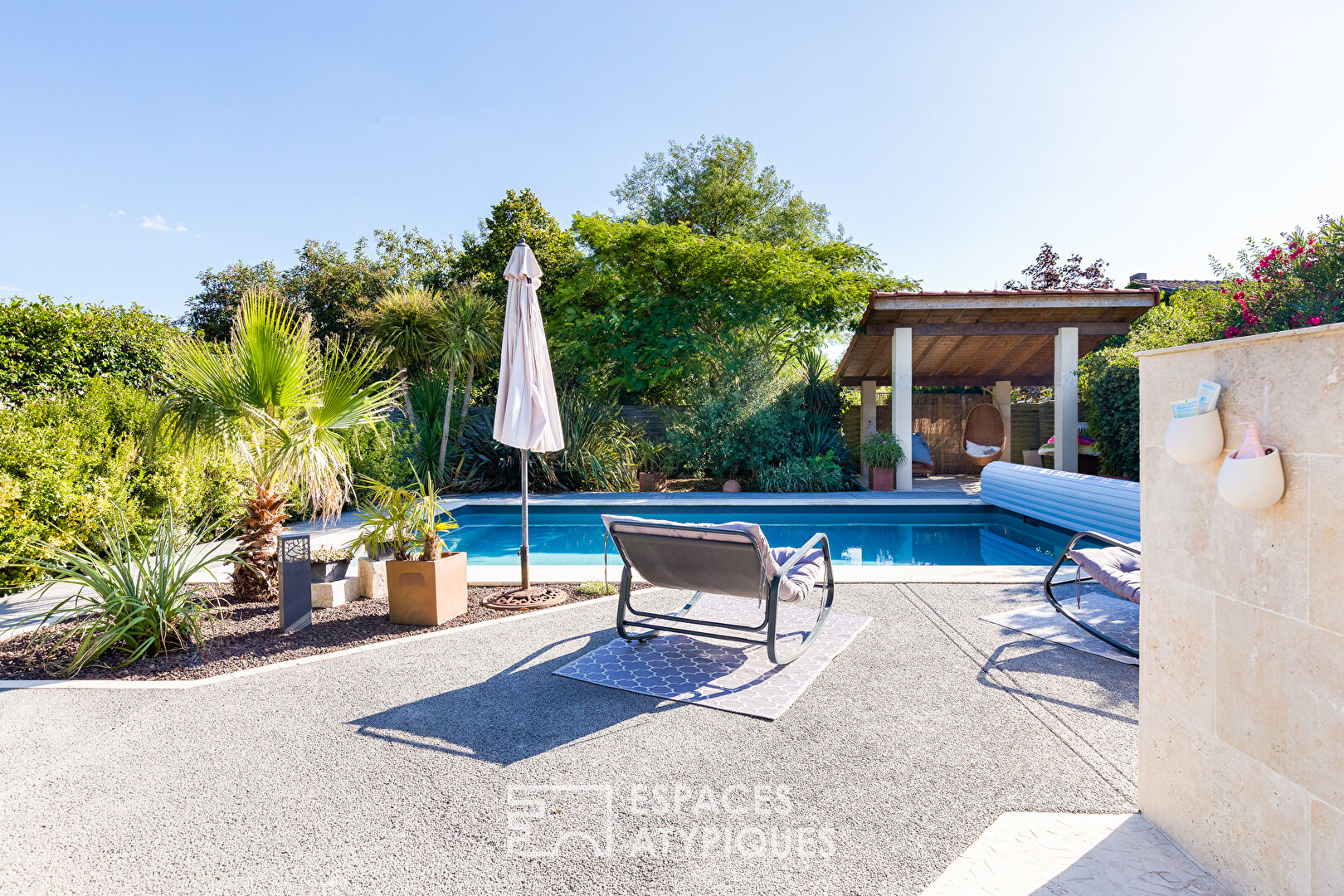 Charming townhouse with swimming pool and landscaped garden