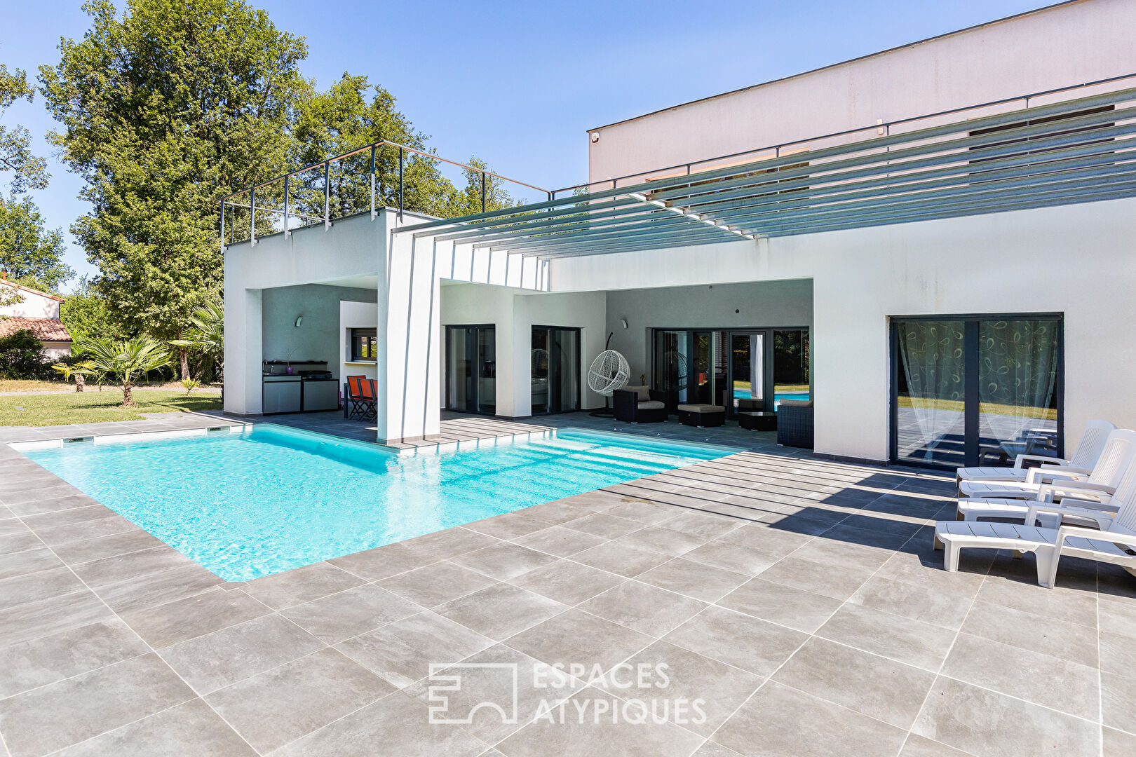 Demeure contemporaine à Castelnau-d’Estretefonds