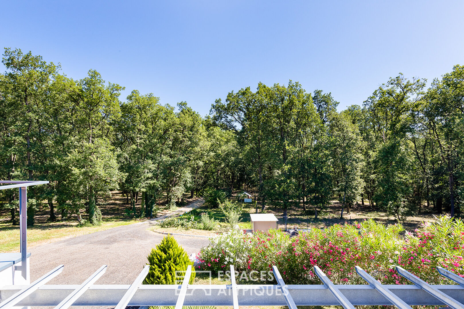 Demeure contemporaine à Castelnau-d’Estretefonds