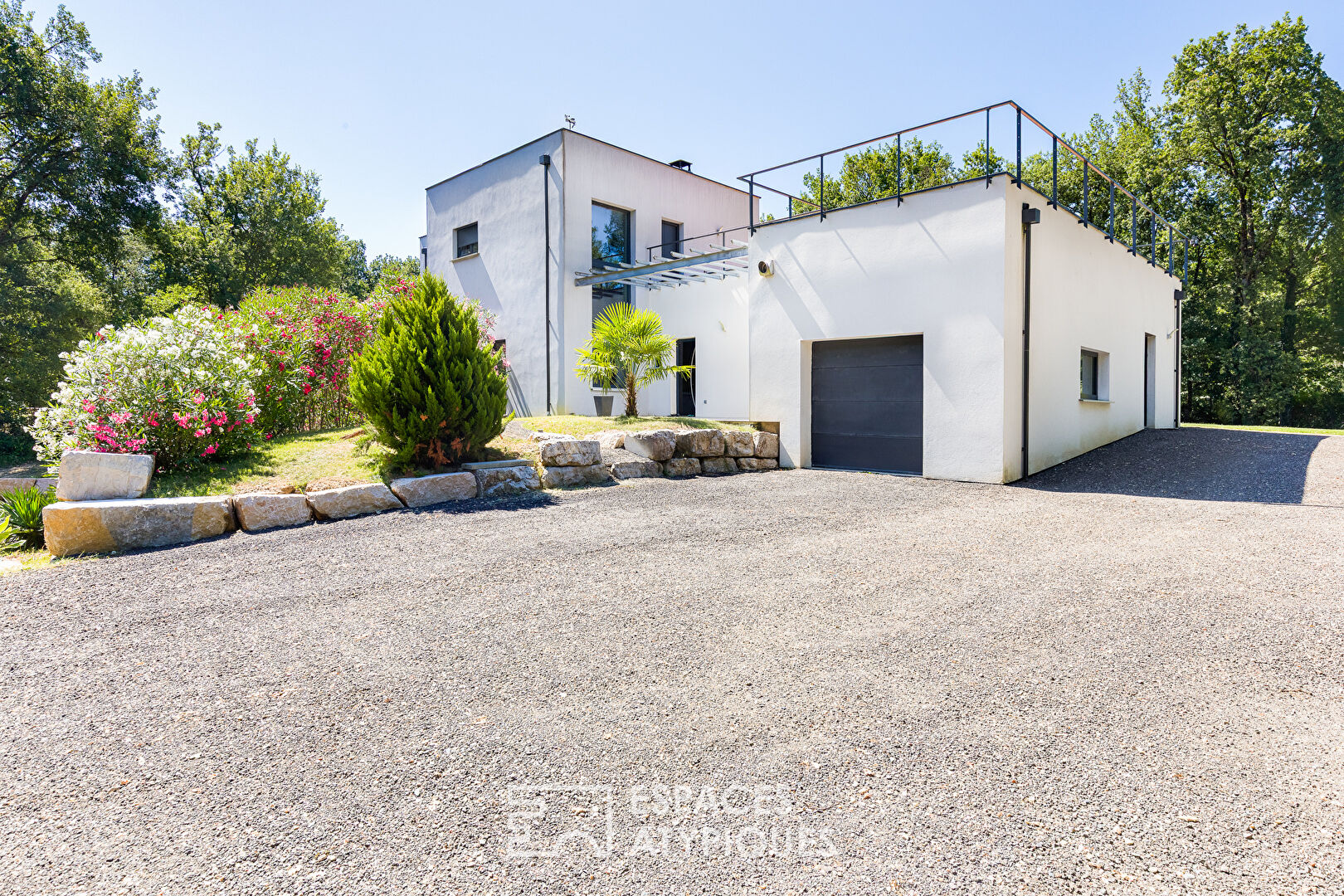 Demeure contemporaine à Castelnau-d’Estretefonds