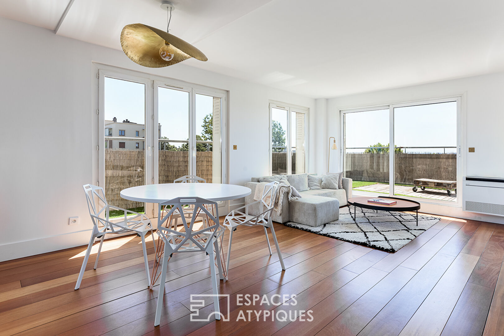Appartement en dernier étage avec terrasse d'exception à Côte Pavée