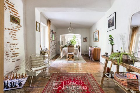 Charming renovated residence with park and outbuildings