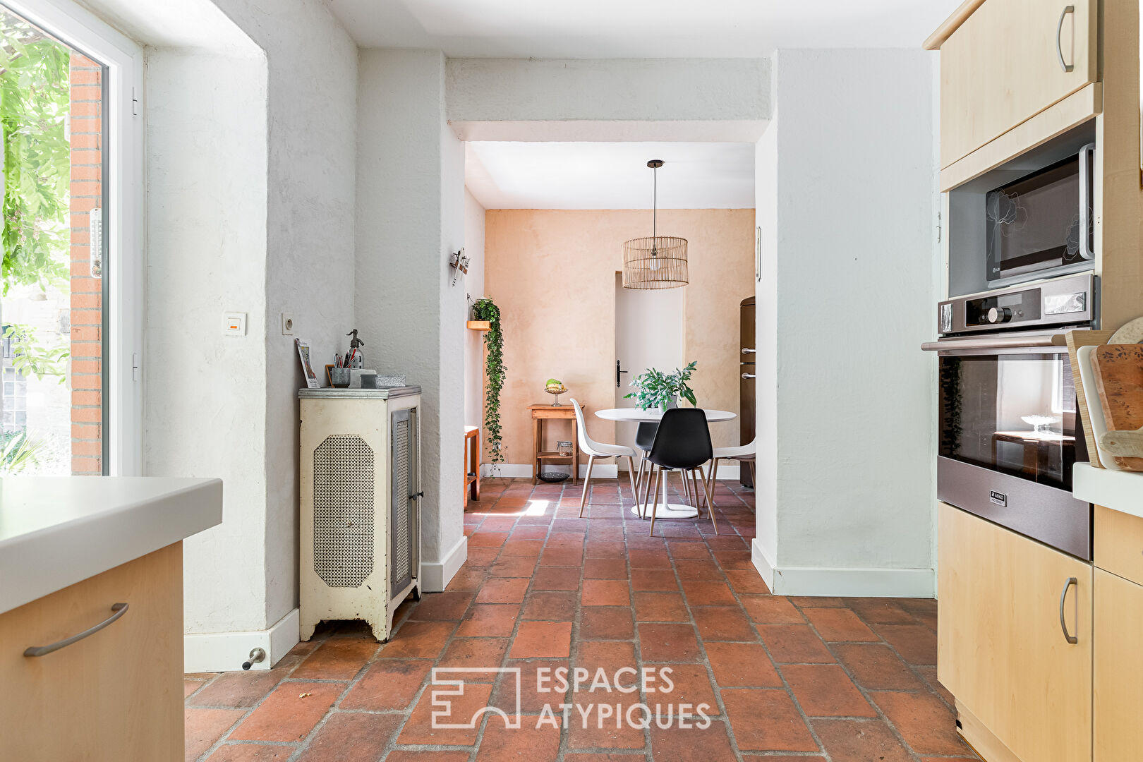 Charming renovated residence with park and outbuildings
