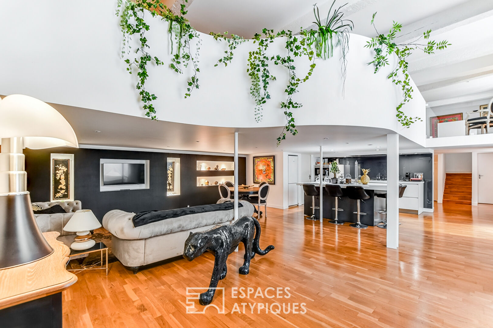 Duplex loft in a 17th-century mansion on the Capitole