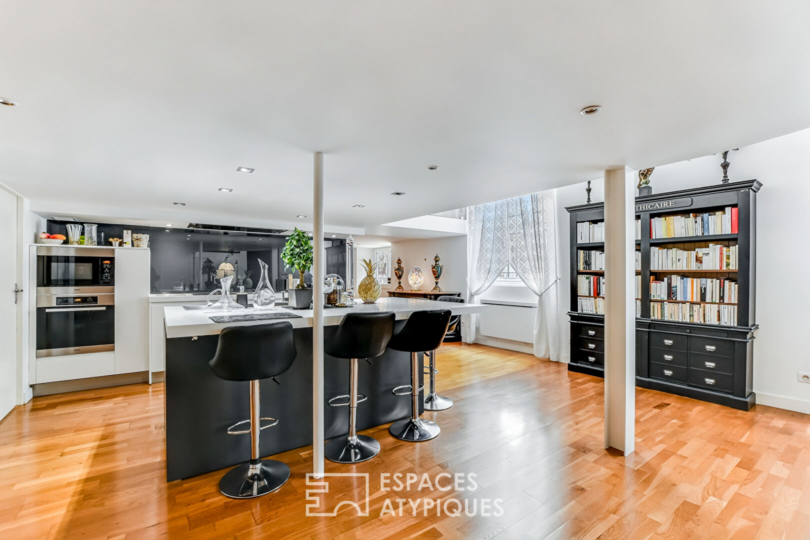 Duplex loft in a 17th-century mansion on the Capitole