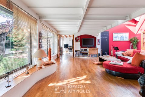 Former industrial workshop reinvented and its cottage