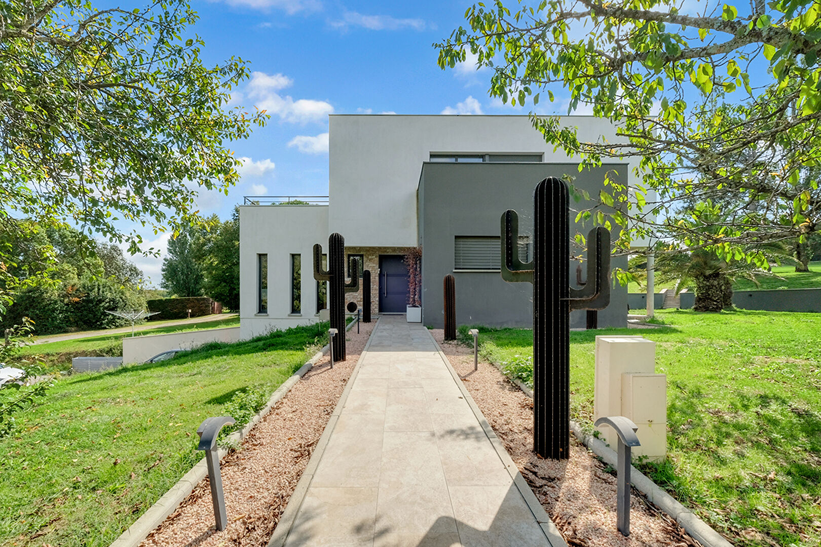 Architect-designed house on the golf course