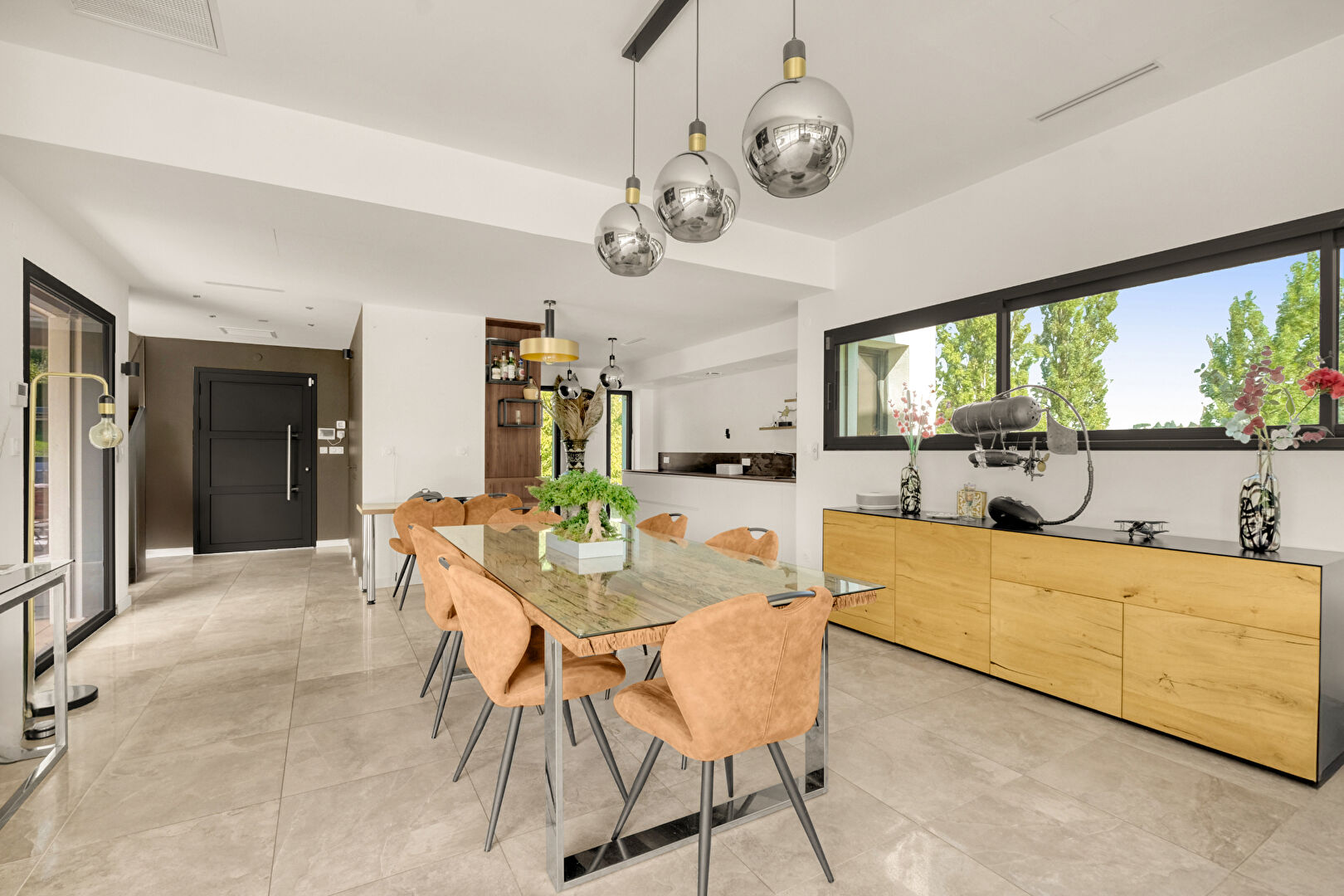 Architect-designed house on the golf course