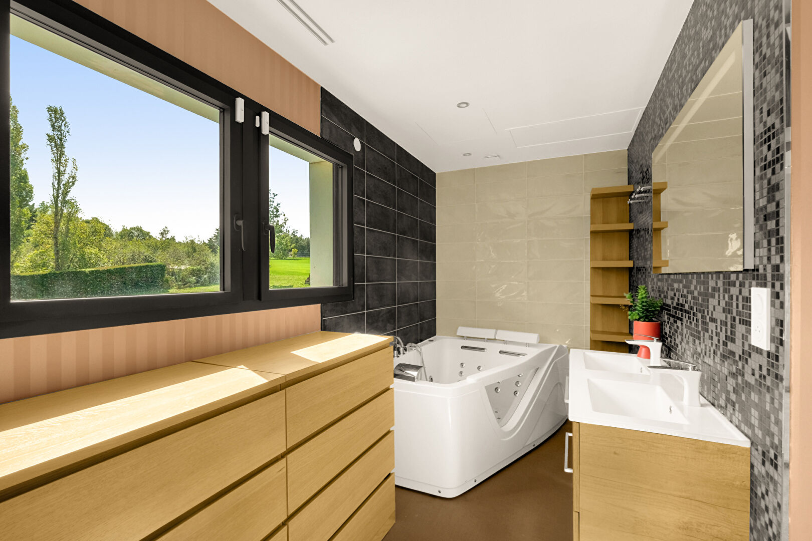 Architect-designed house on the golf course