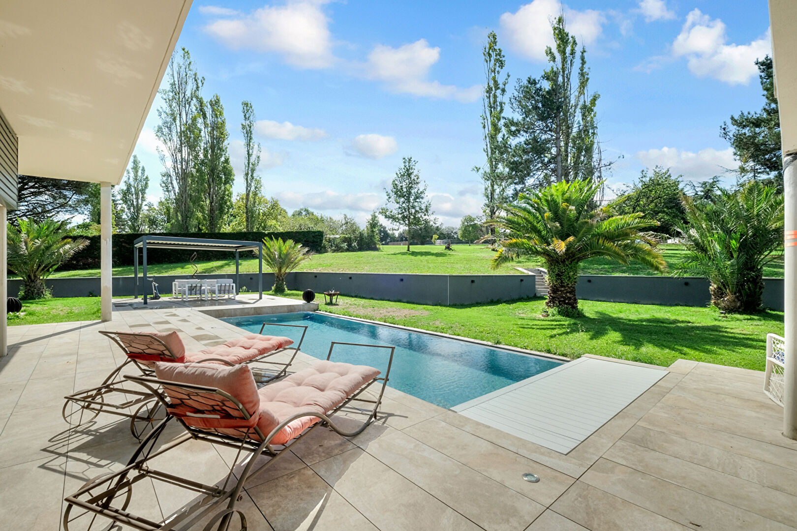 Architect-designed house on the golf course