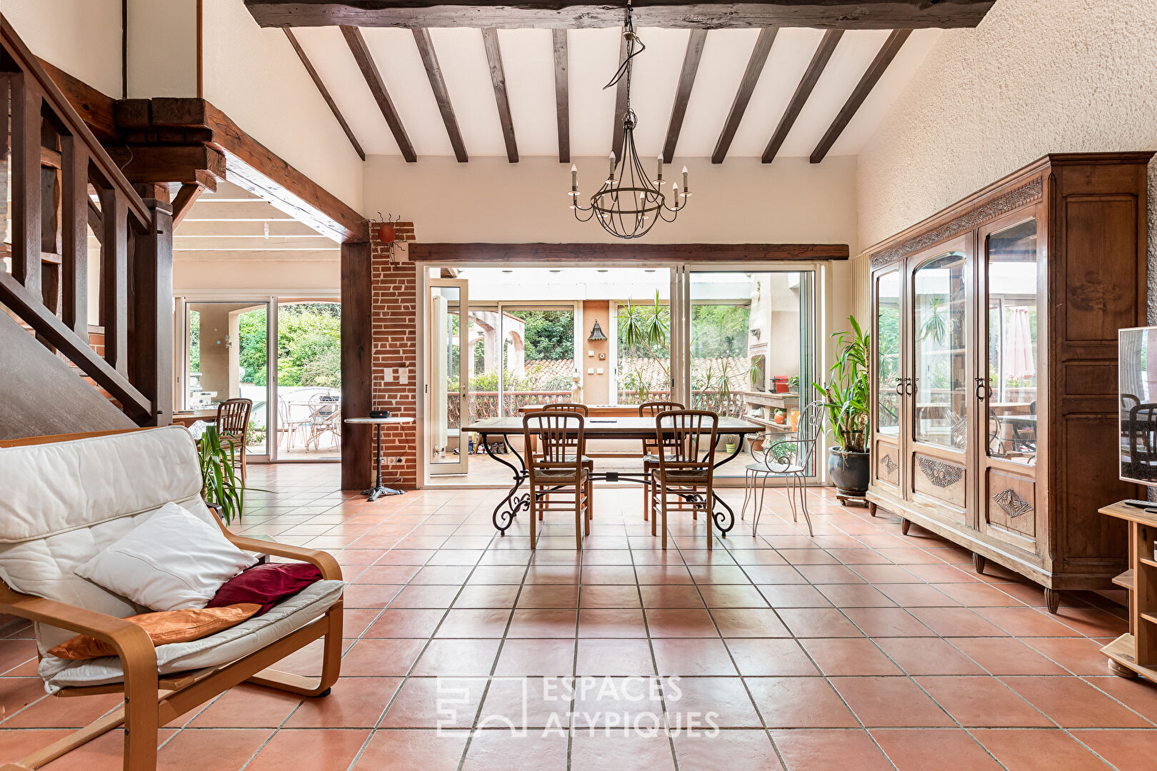 Maison familiale accolée à un bois classé