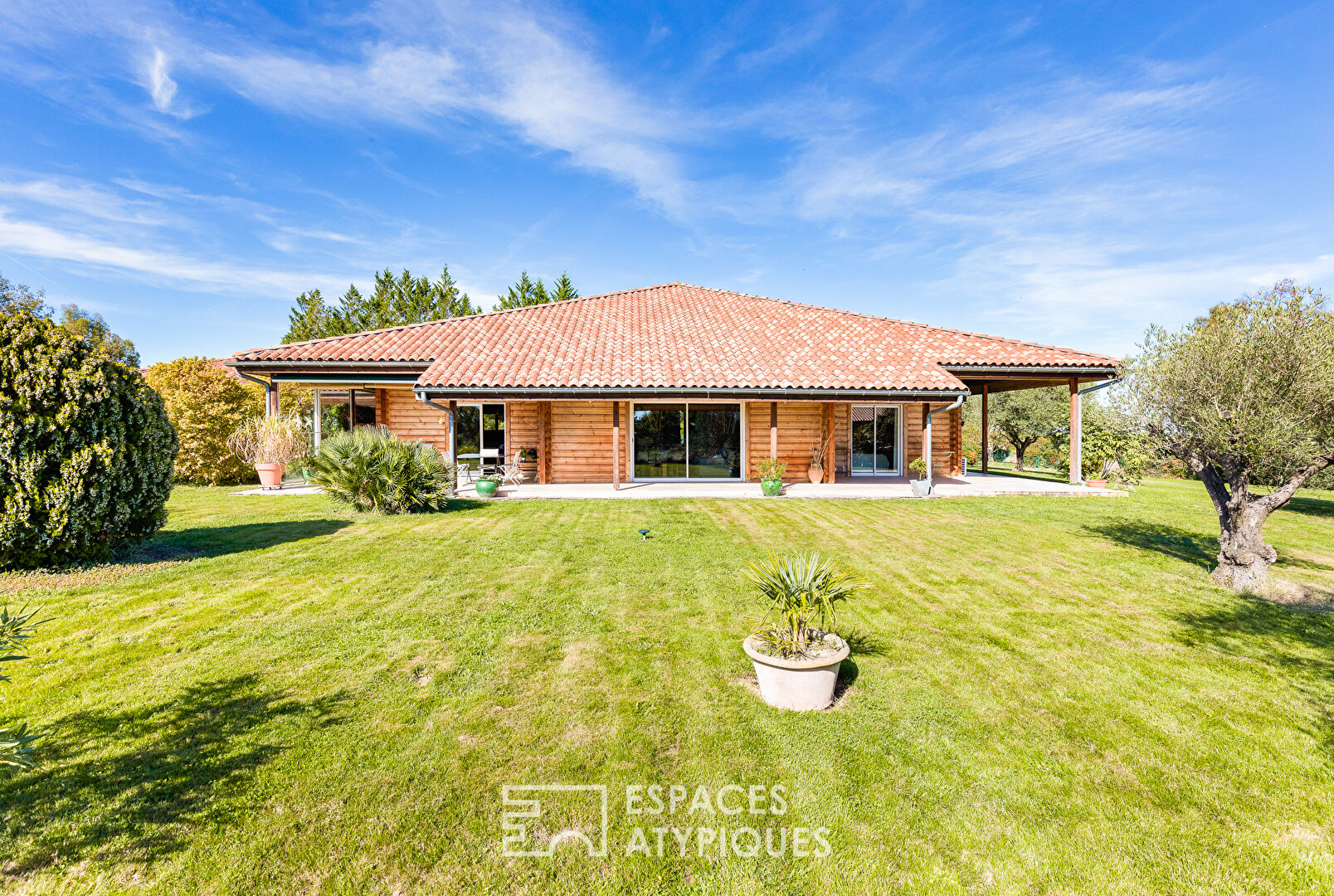 Charming 235m² wooden house in Samatan
