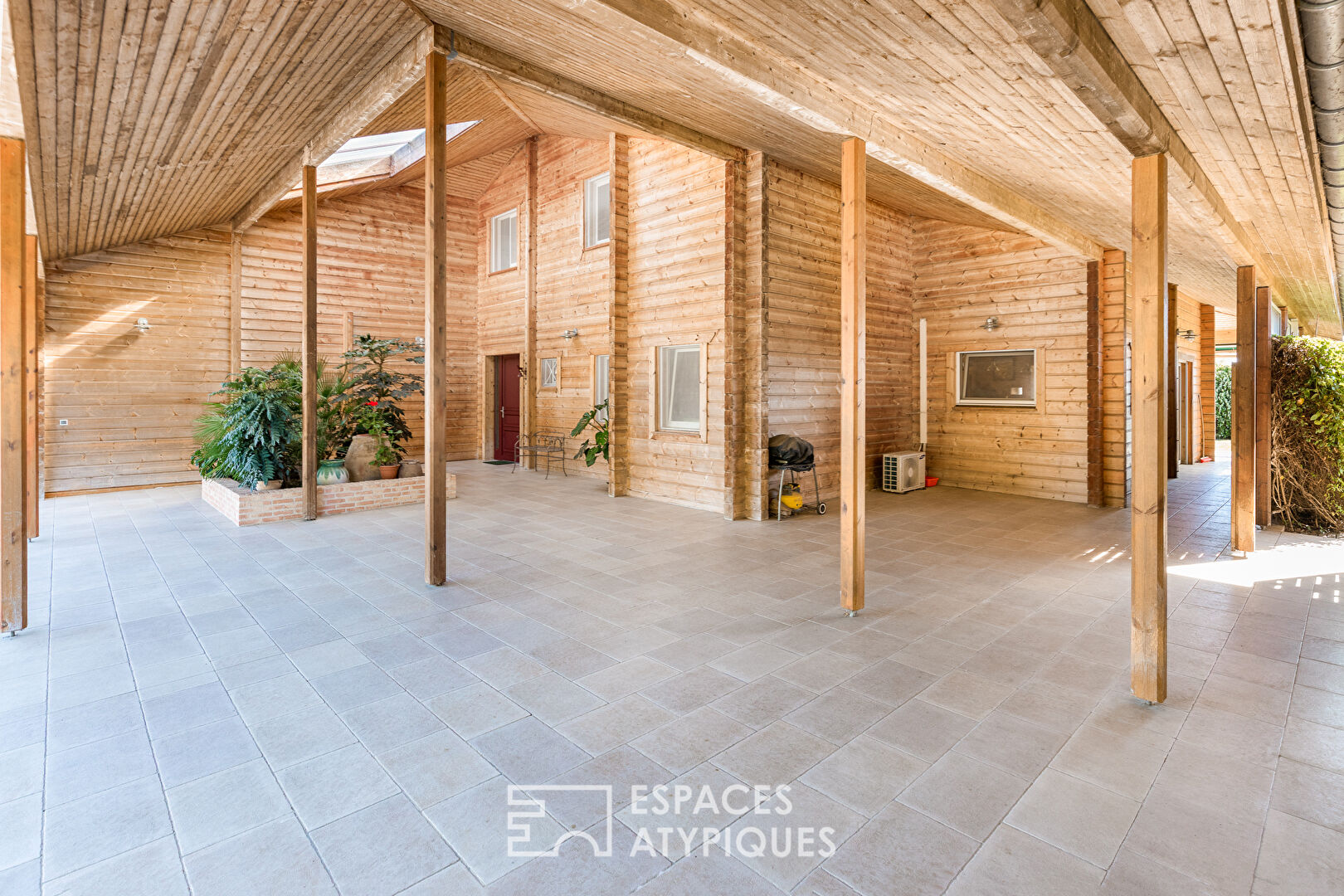 Charming 235m² wooden house in Samatan