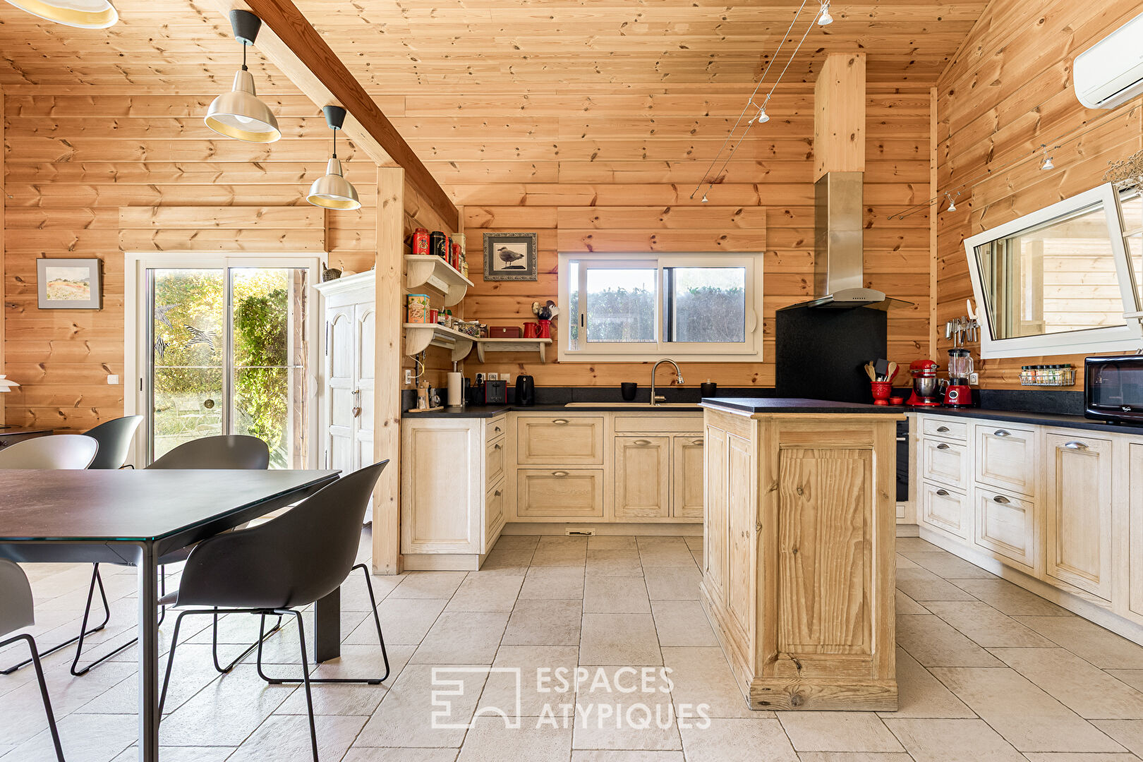 Charming 235m² wooden house in Samatan
