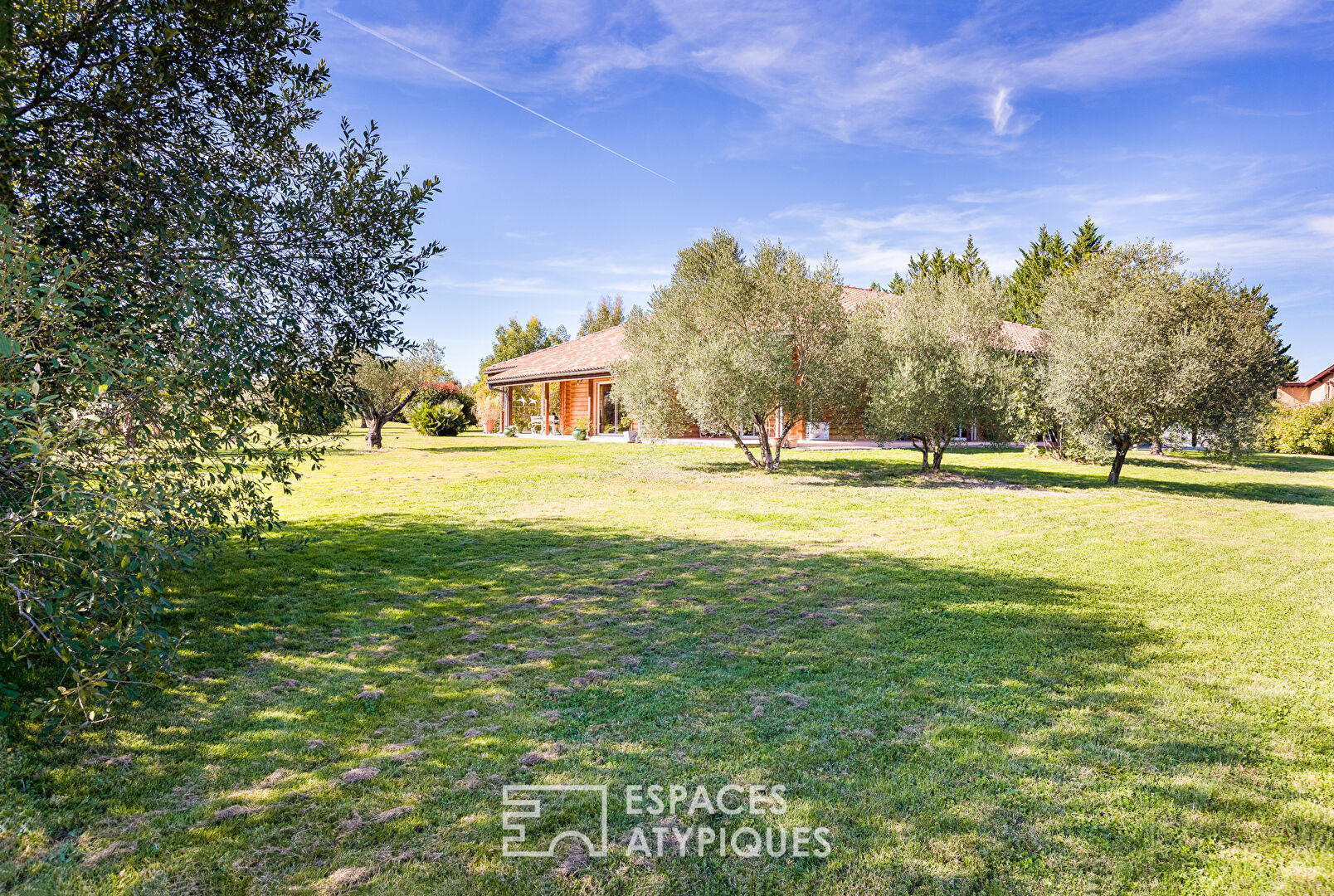 Charming 235m² wooden house in Samatan