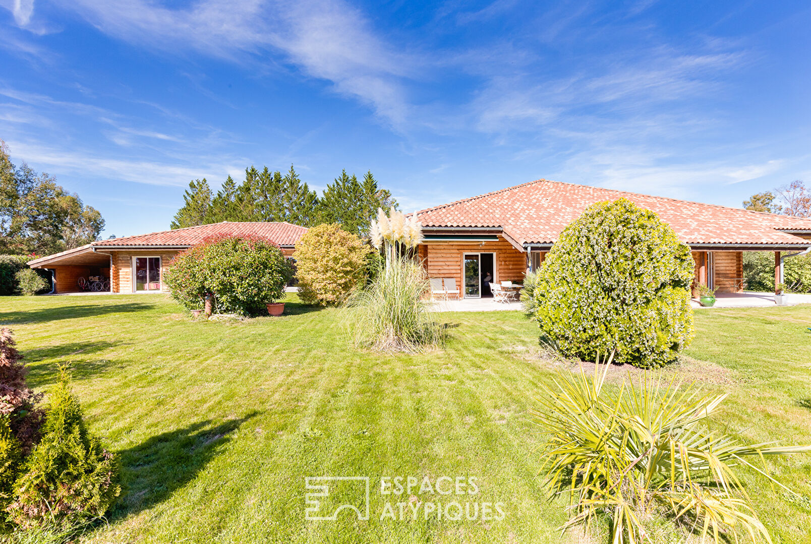 Charming 235m² wooden house in Samatan
