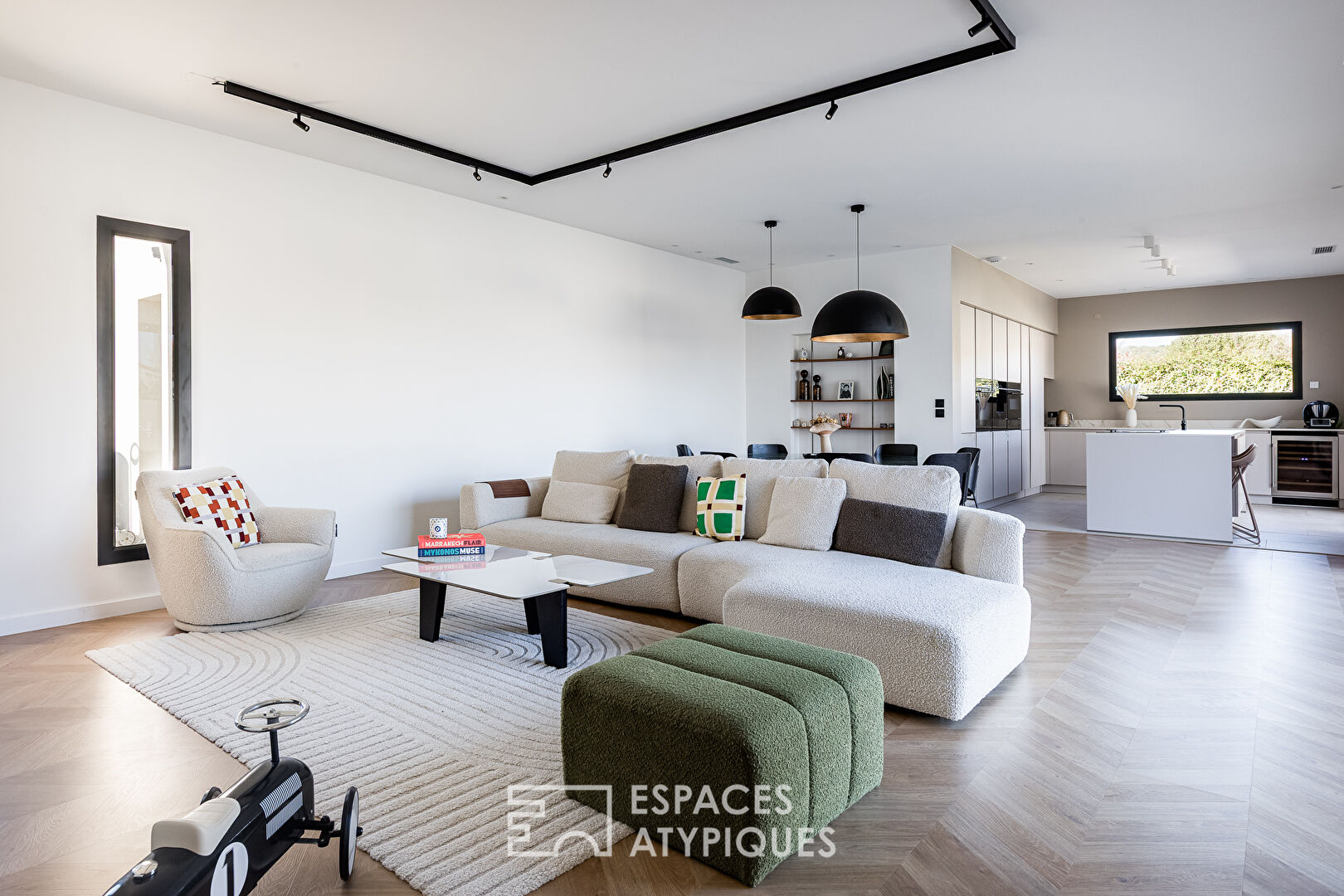 Contemporary single-storey house with swimming pool in Buzet-sur-Tarn