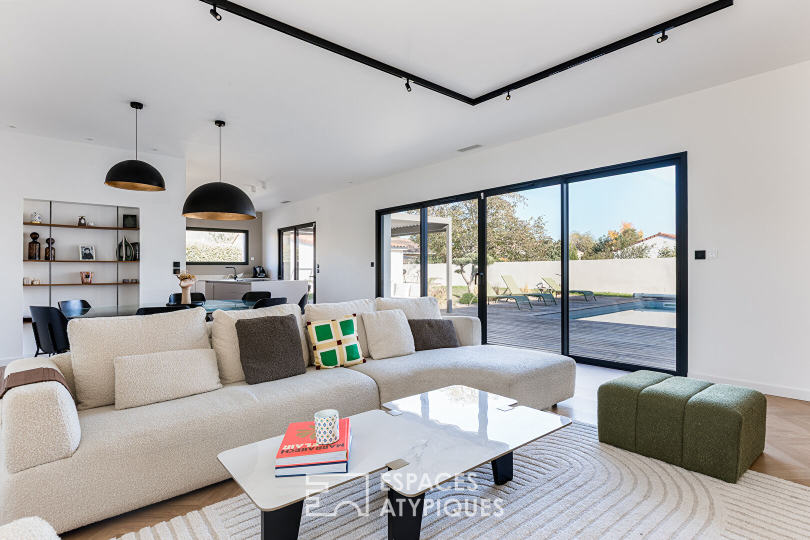 Contemporary single-storey house with swimming pool in Buzet-sur-Tarn