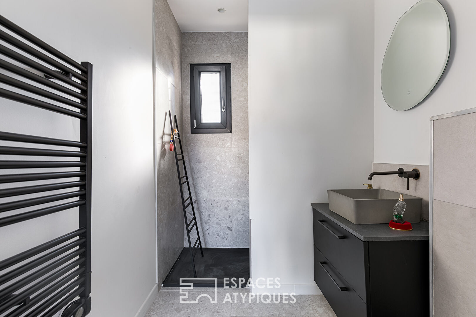 Contemporary single-storey house with swimming pool in Buzet-sur-Tarn