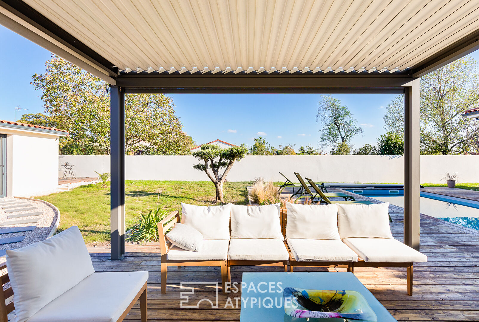 Contemporary single-storey house with swimming pool in Buzet-sur-Tarn