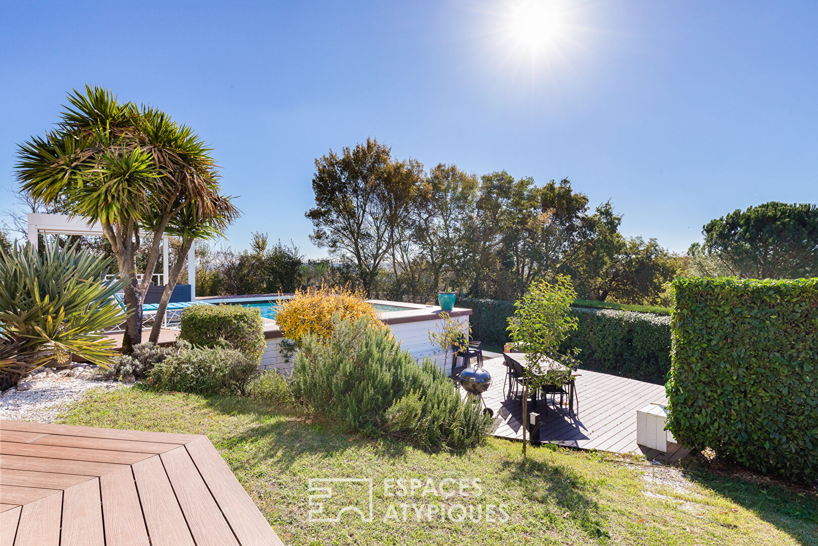 Family home with swimming pool and unobstructed views in Sainte-Foy-D’aigrefeuille