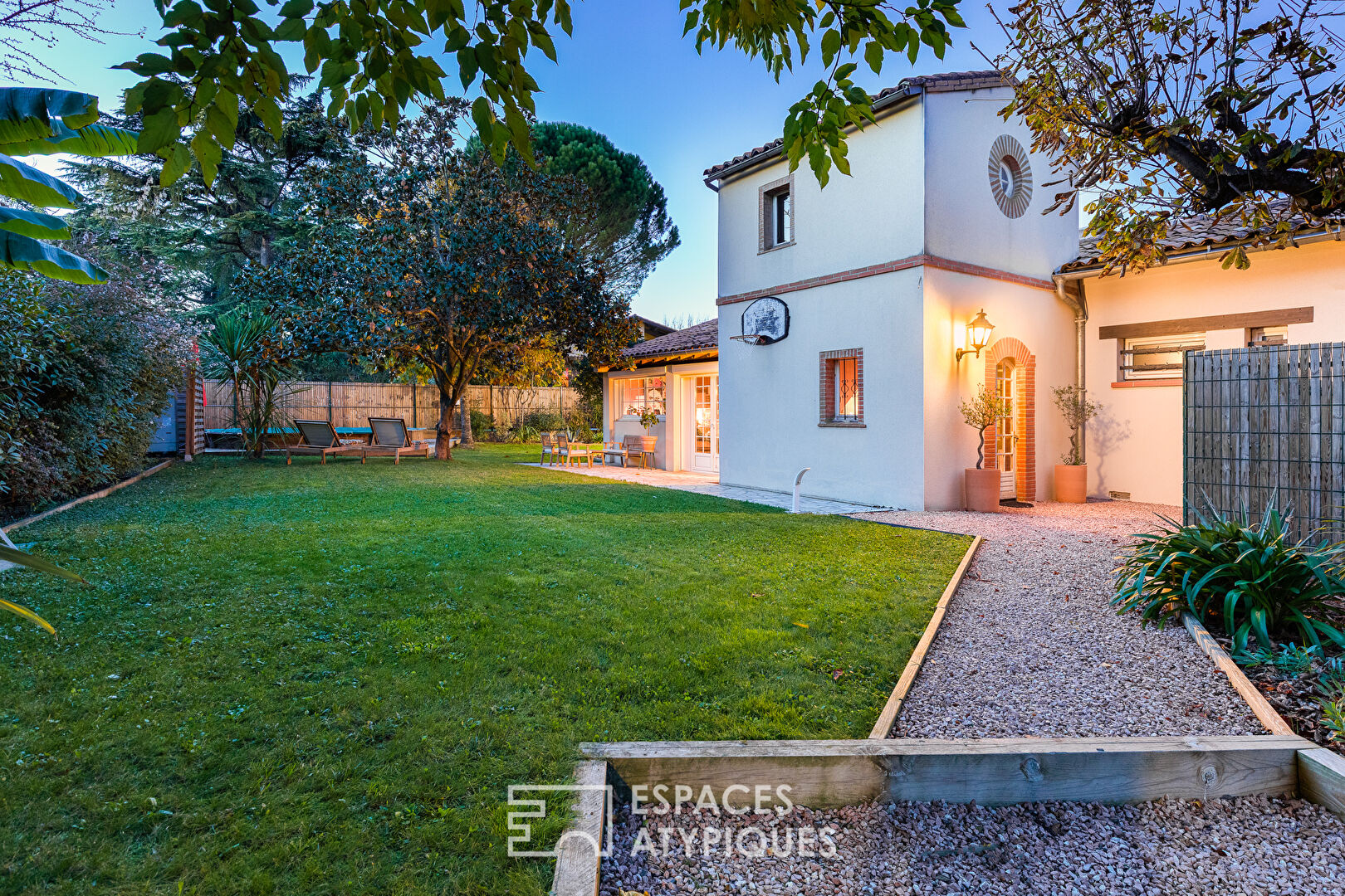 Maison toulousaine rénovée et son pigeonnier avec jardin
