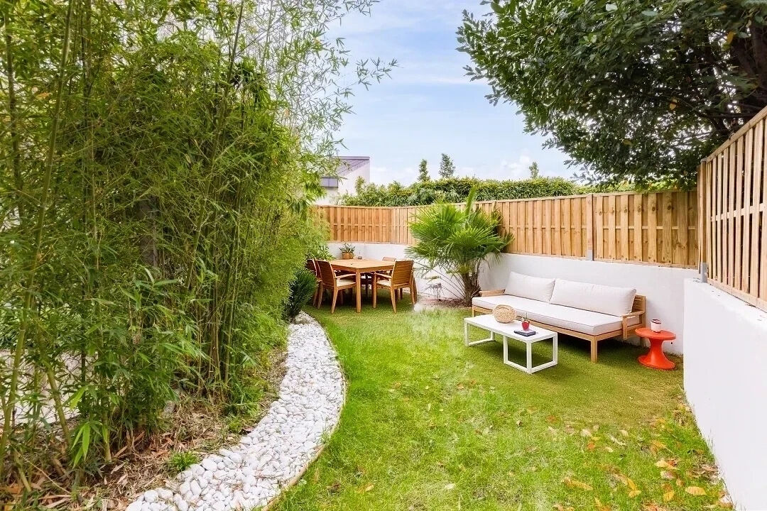 Appartement loft  avec jardin intimiste à Côte Pavée