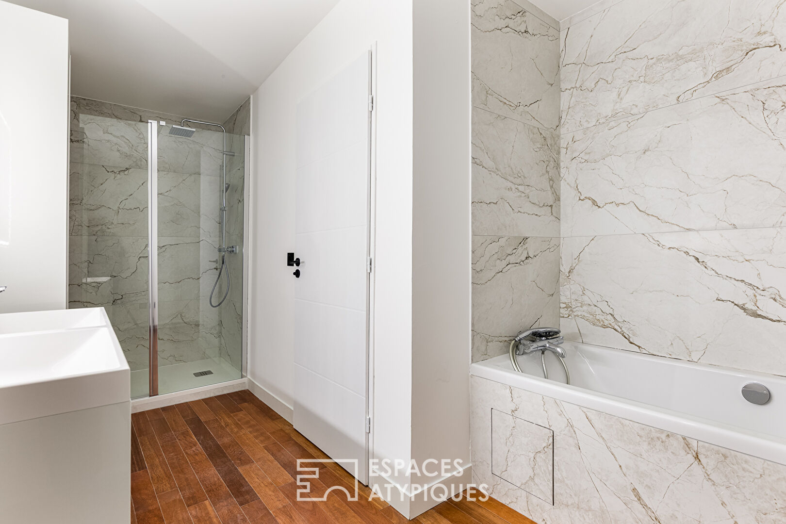 Appartement loft  avec jardin intimiste à Côte Pavée