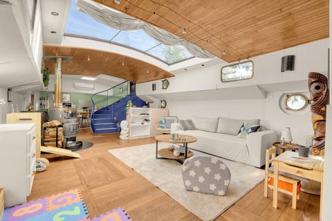 Renovated barge in Ramonville – St Agne