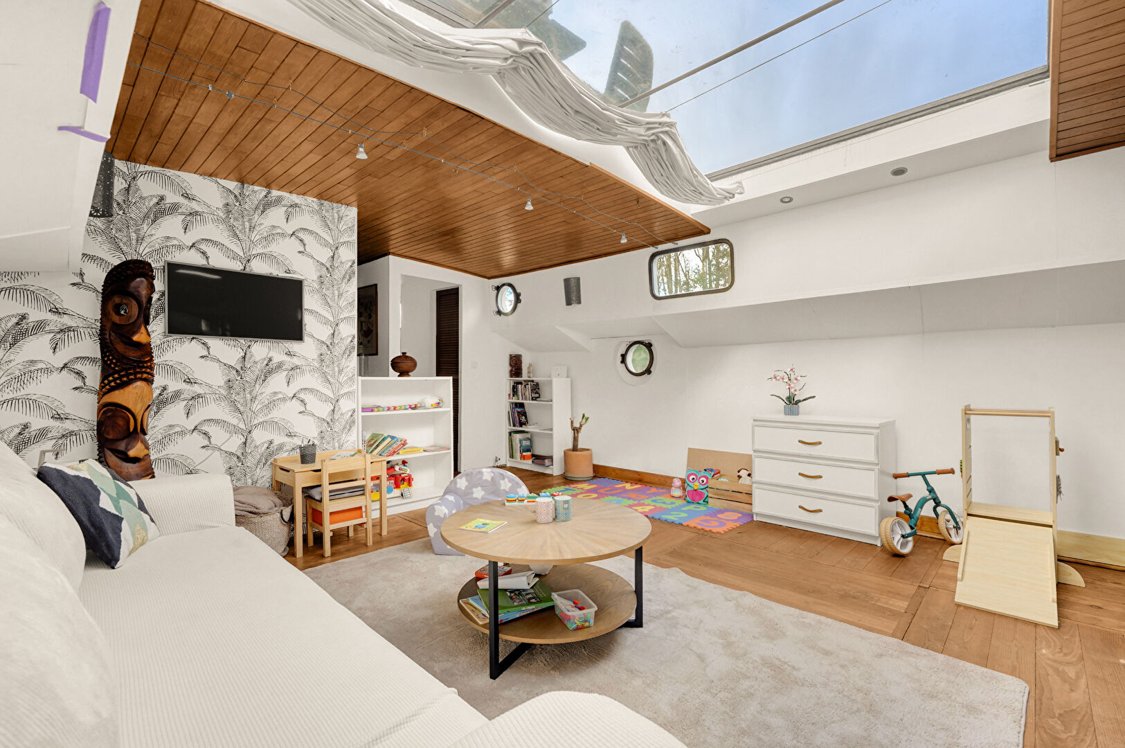 Renovated barge in Ramonville – St Agne