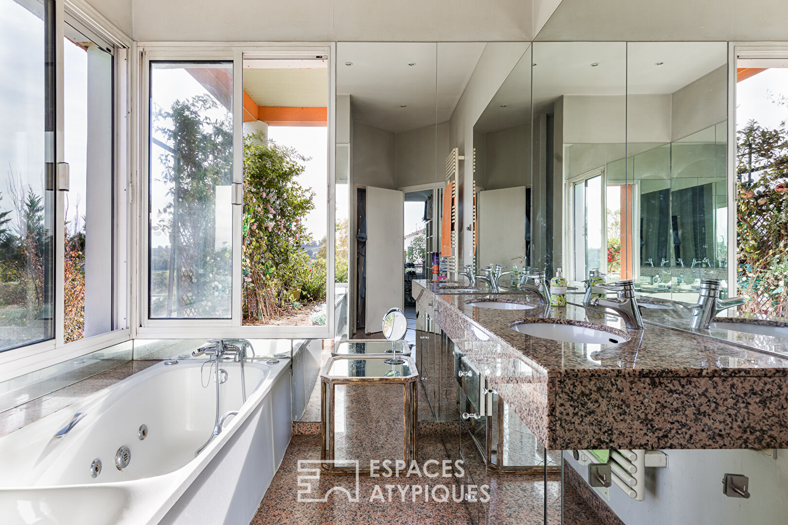 Maison d’architecte avec dépendance et piscine à Beaupuy