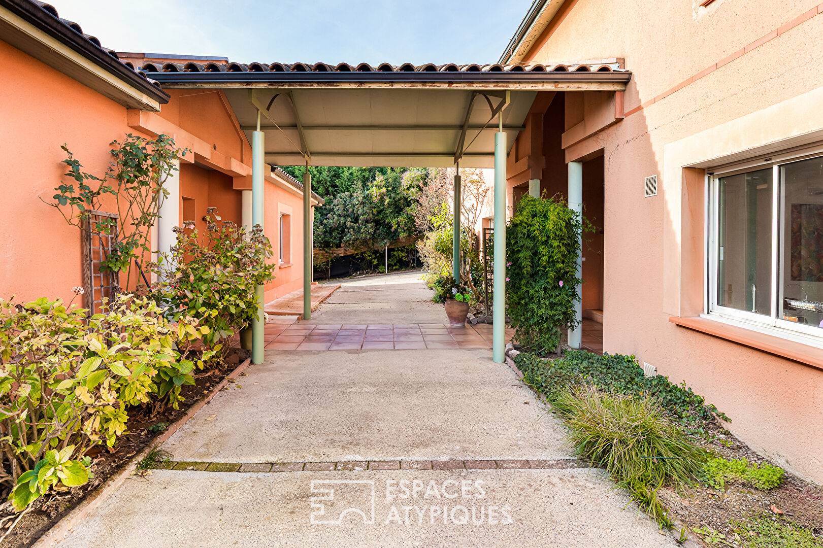 Maison d’architecte avec dépendance et piscine à Beaupuy