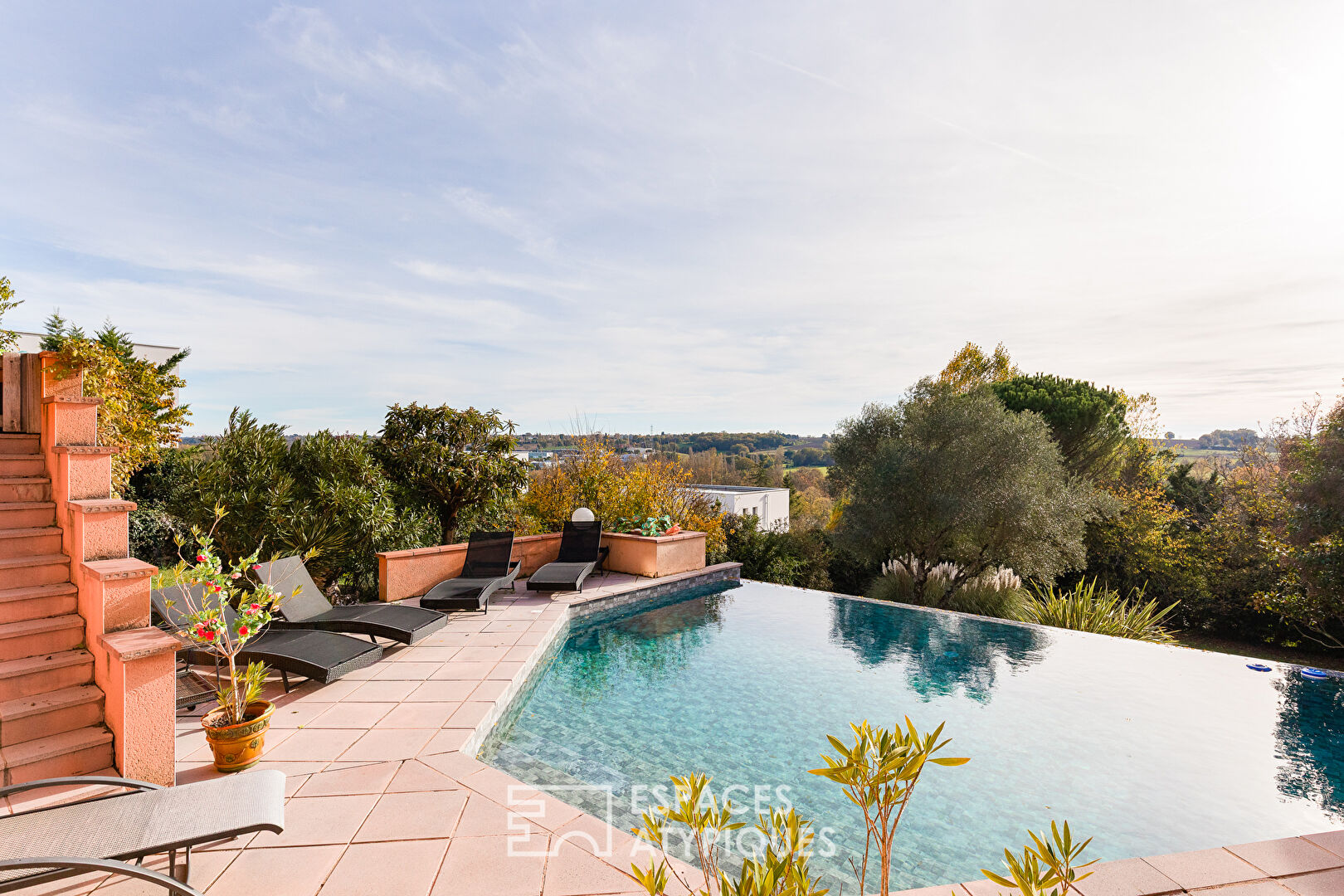 Maison d’architecte avec dépendance et piscine à Beaupuy