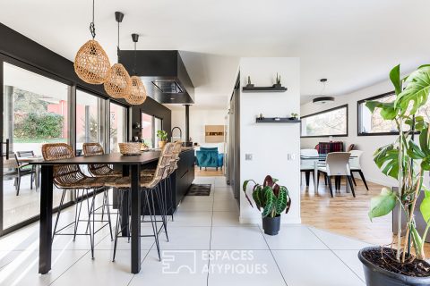 Villa contemporaine avec piscine à La Salvetat Saint Gilles