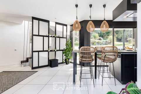 Villa contemporaine avec piscine à La Salvetat Saint Gilles