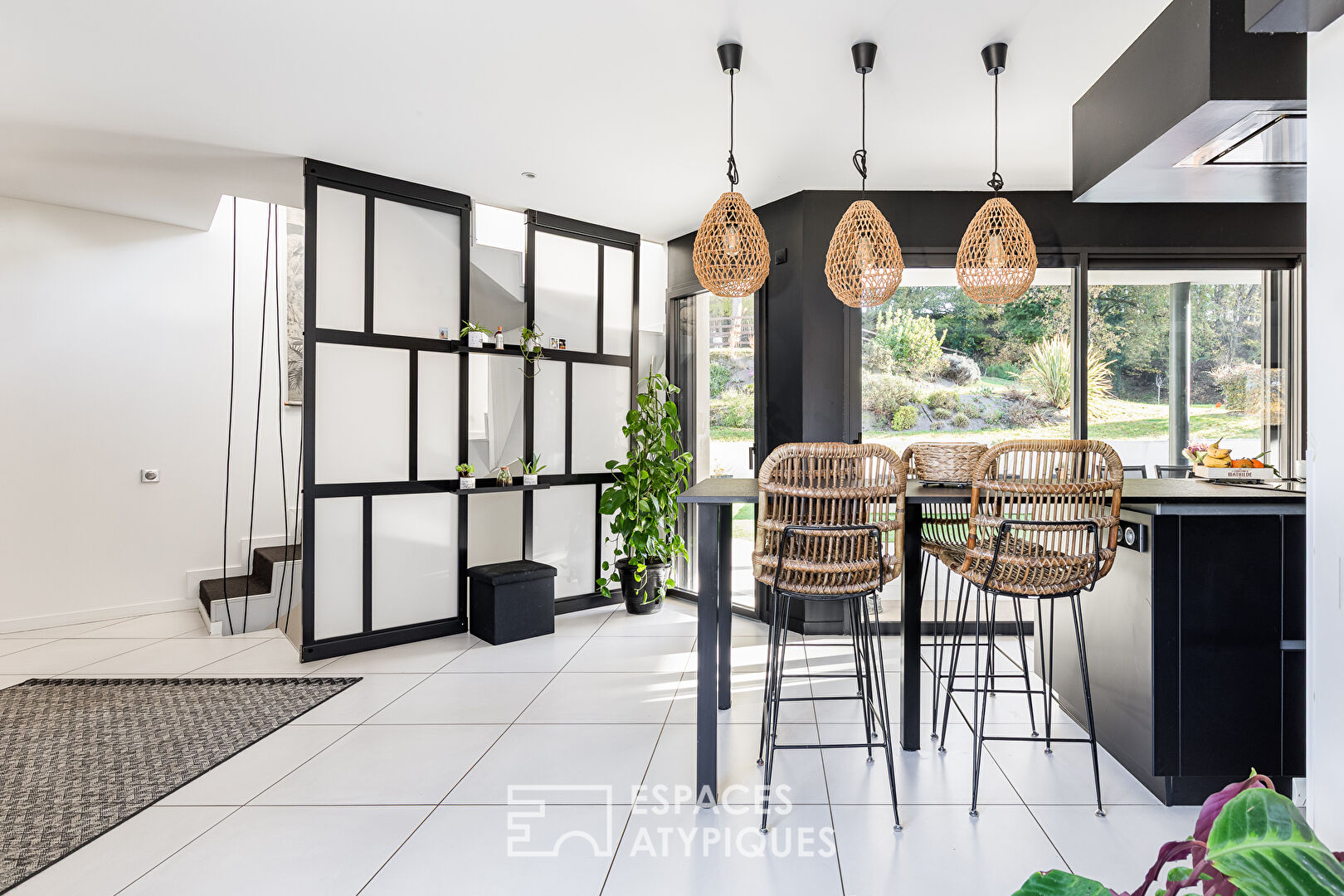 Villa contemporaine avec piscine à La Salvetat Saint Gilles