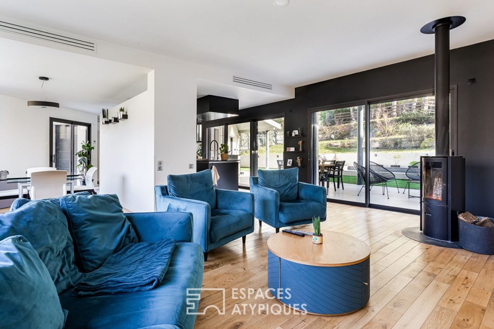 Villa contemporaine avec piscine à La Salvetat Saint Gilles