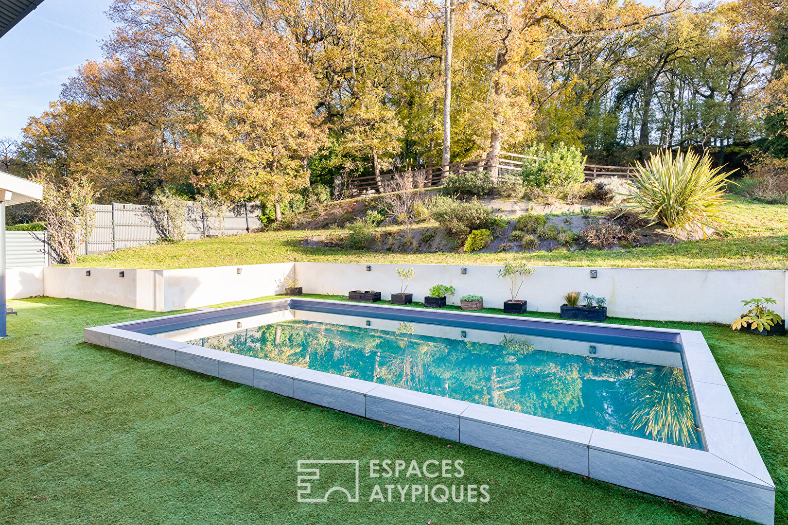 Villa contemporaine avec piscine à La Salvetat Saint Gilles