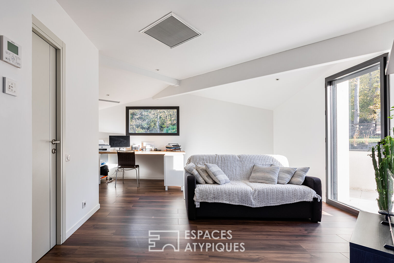 Villa contemporaine avec piscine à La Salvetat Saint Gilles